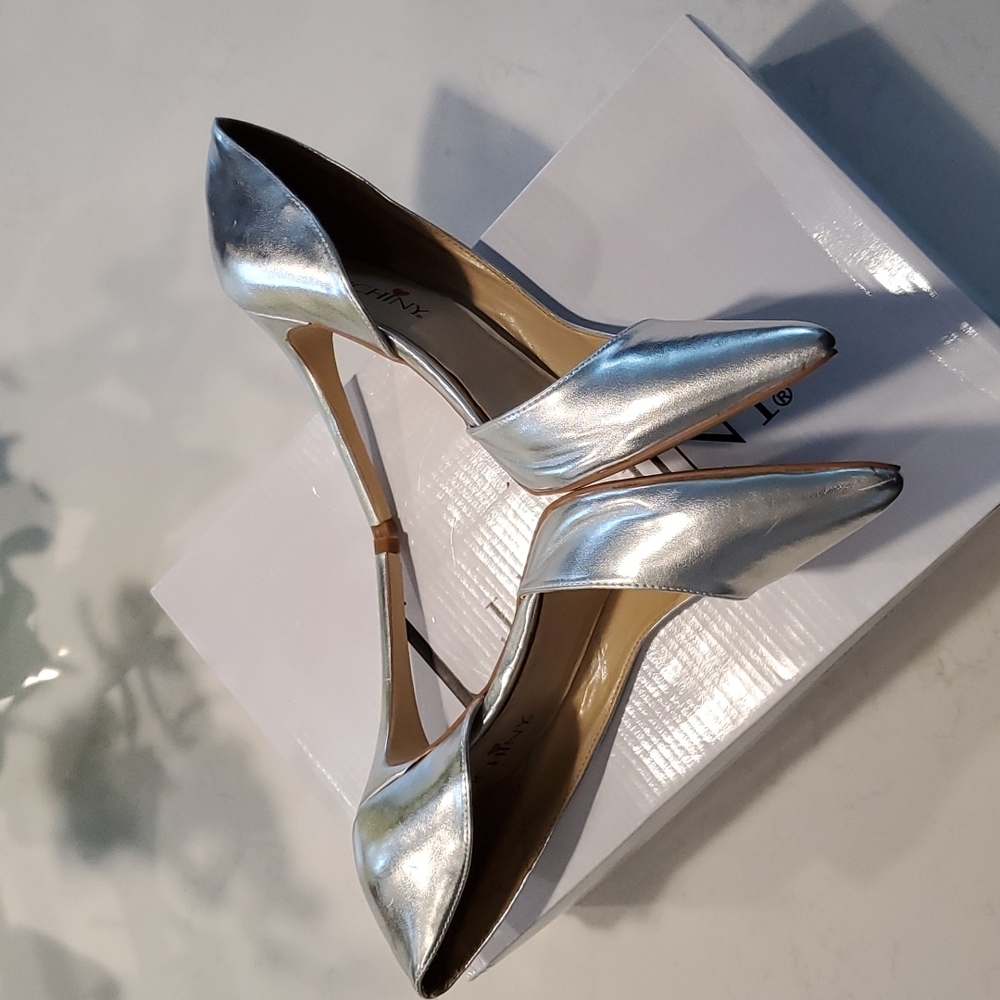 Gorgeous Silver pump! - Picture 15 of 17